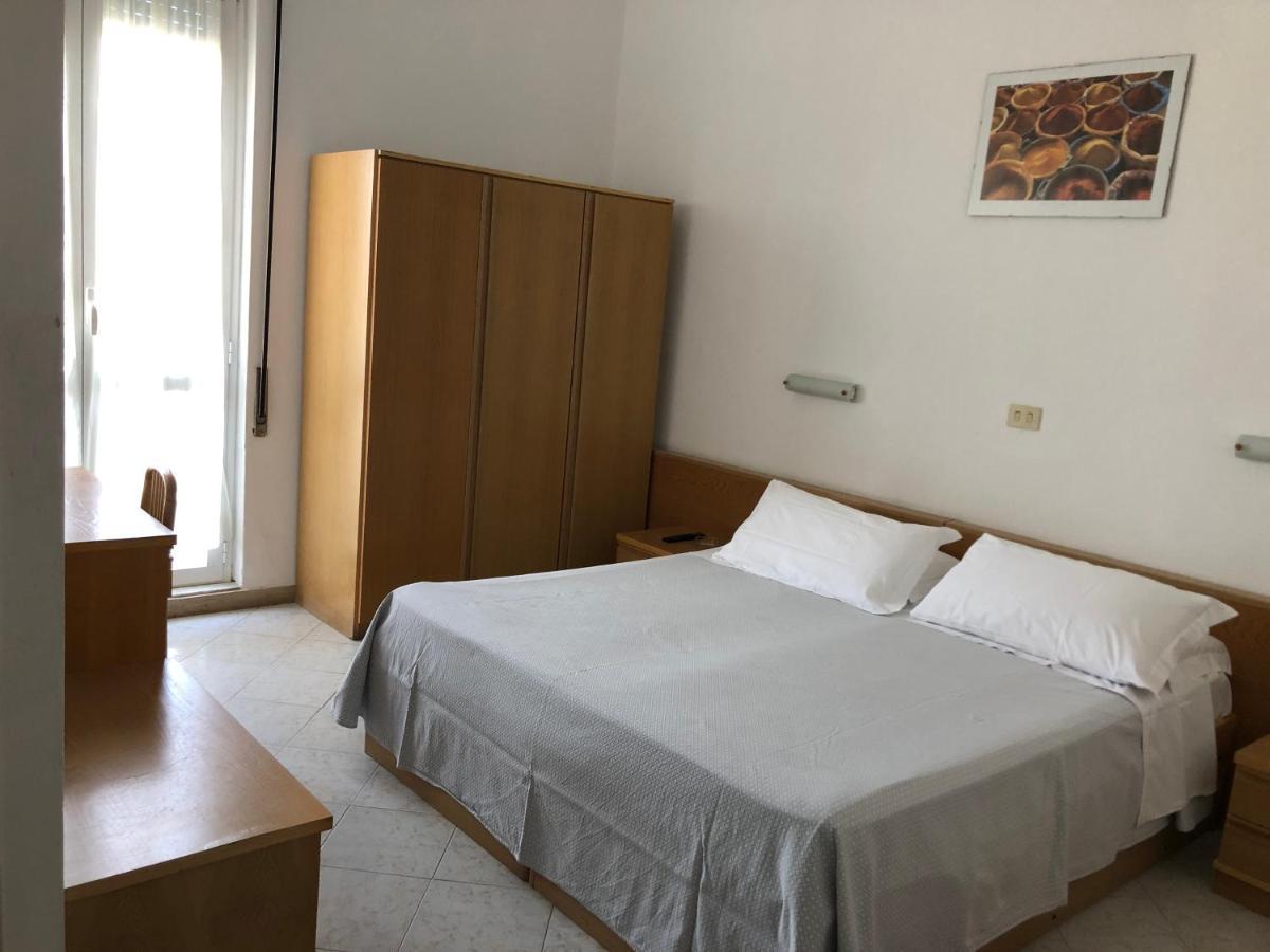 Hotel Valdinievole Lido di Camaiore Exterior photo
